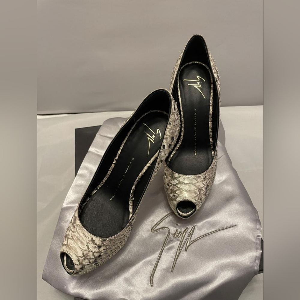 Brand new with box Giuseppe Zanotti Sharon Platinos peep toe in snake skin